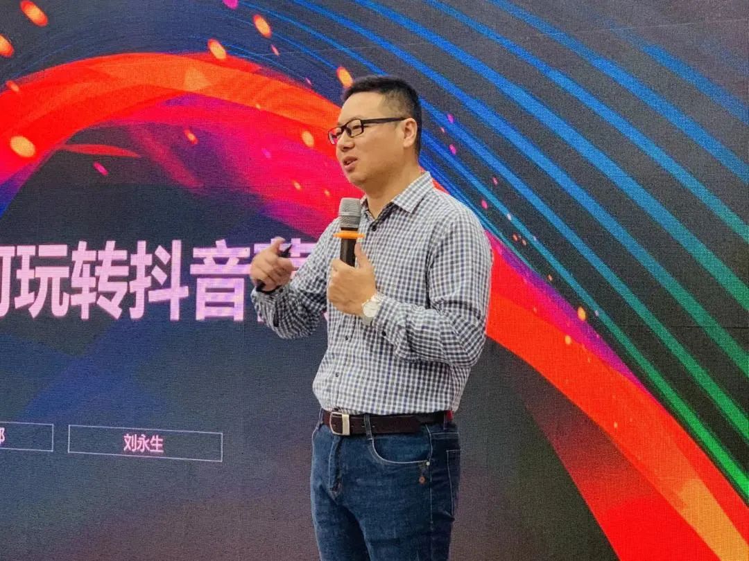 聚力·向上 | 2022強(qiáng)輝新品品鑒會(huì)暨區(qū)域培訓(xùn)峰會(huì)臨沂站完美結(jié)束！(圖17)