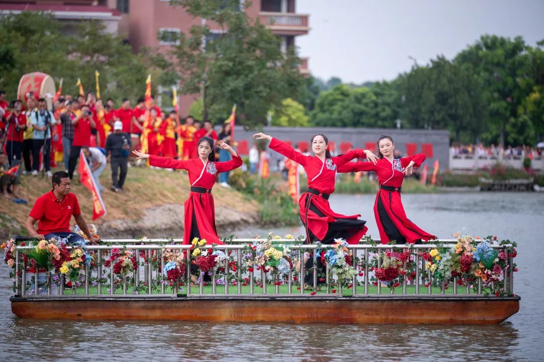 燃動(dòng)金秋 | 草艇競(jìng)渡，奪人風(fēng)采彰顯非遺文化瑰寶之韻(圖8)