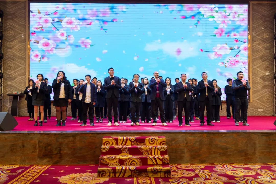 聚勢·創(chuàng)變·敢為 | 強輝集團2025年迎新晚會圓滿結(jié)束，共繪未來新藍圖(圖26)