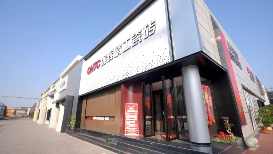 終端風(fēng)采 | 強(qiáng)輝晉江旗艦店，品味質(zhì)感大師館，打卡美學(xué)新坐標(biāo)(圖5)